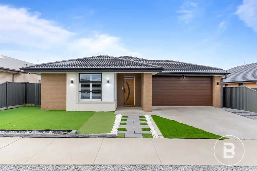 Lucas 4房  MODERN & STYLISH FAMILY HOME WITH TWO LIVING IN LUCAS