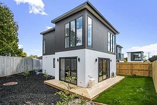 20F Fairdene Avenue, Henderson, Waitakere City