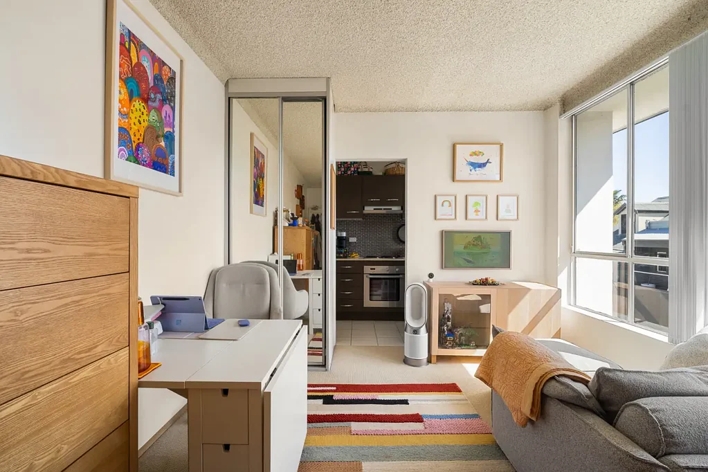 Redfern Redfern东部中心地带带停车位的单间公寓 Studio apartment with parking in the heart of Redfern's east