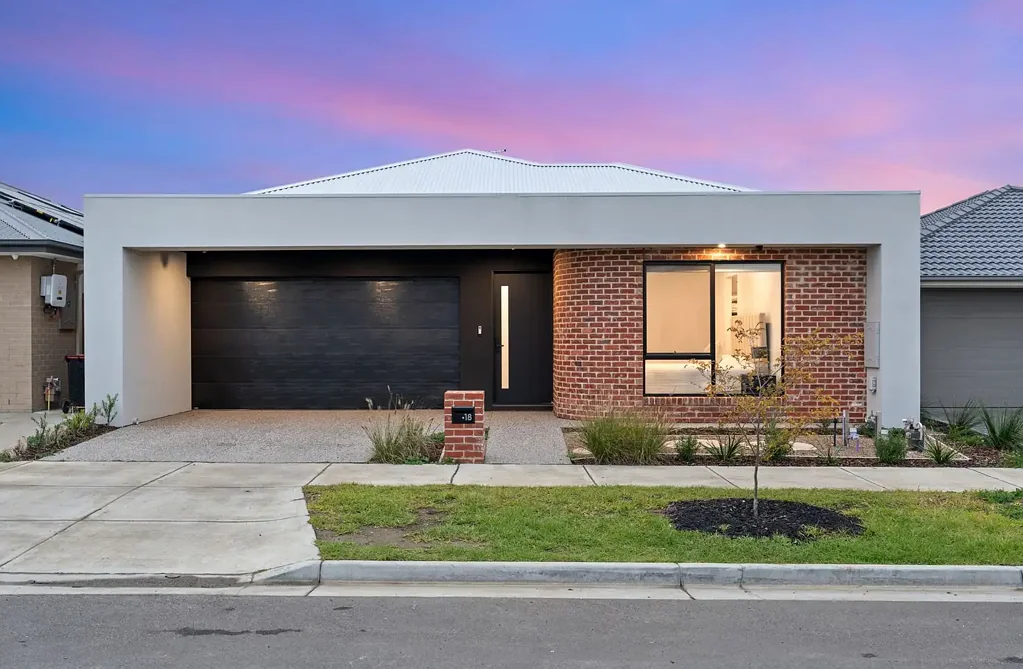 18 Coolangatta Drive, Mickleham, VIC 3064