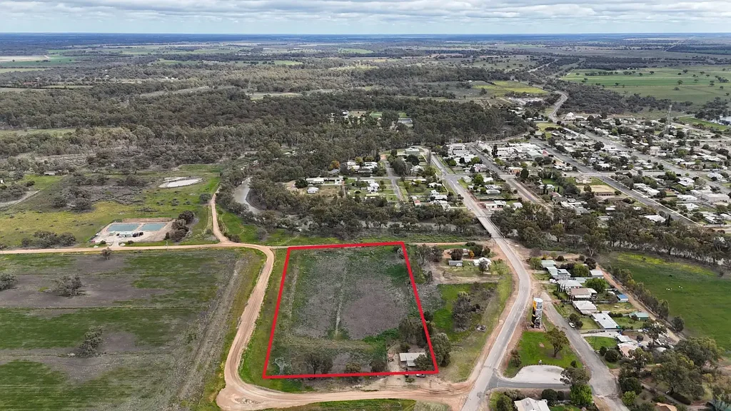 Moulamein 1房  Lifestyle on the Billabong – 5 Acres on the Edge of Town