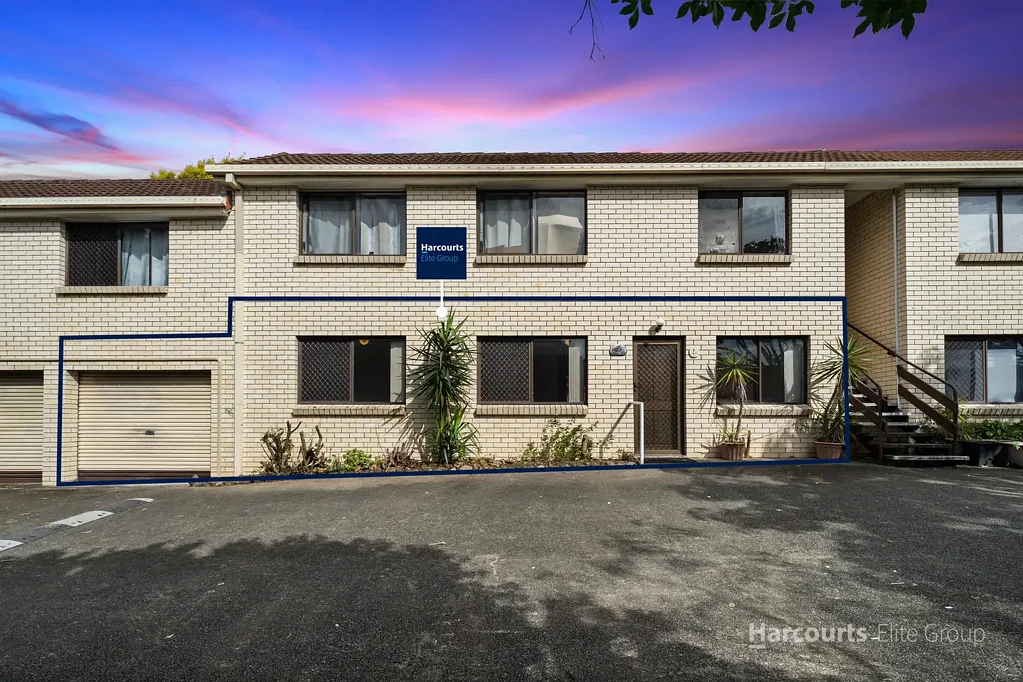 Logan Central 3침실 Lowset Brick Unit: Central, Fresh and Move-In Ready