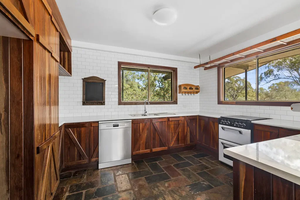 Rural Lifestyle - Spacious  Home on Acreage