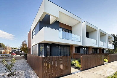 Canadian 3房  Modern Townhouse Convenience Moments From The CBD