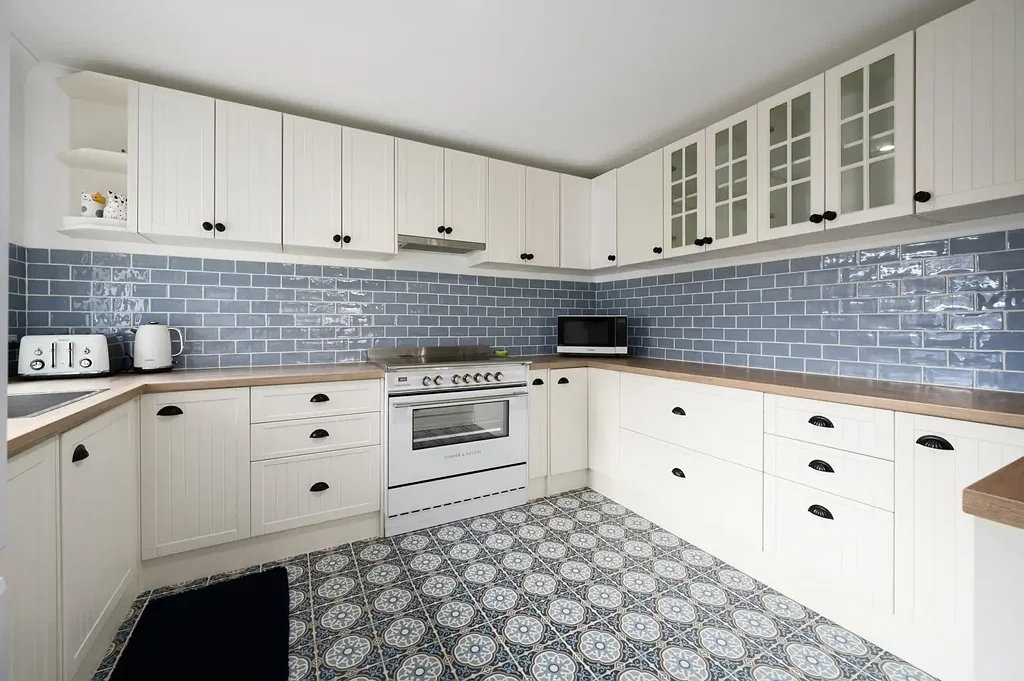 Parkwood 3कमरा Renovated 3 bedroom duplex with no body corporate fees