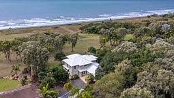 190 Sylvan Drive, Moore Park Beach