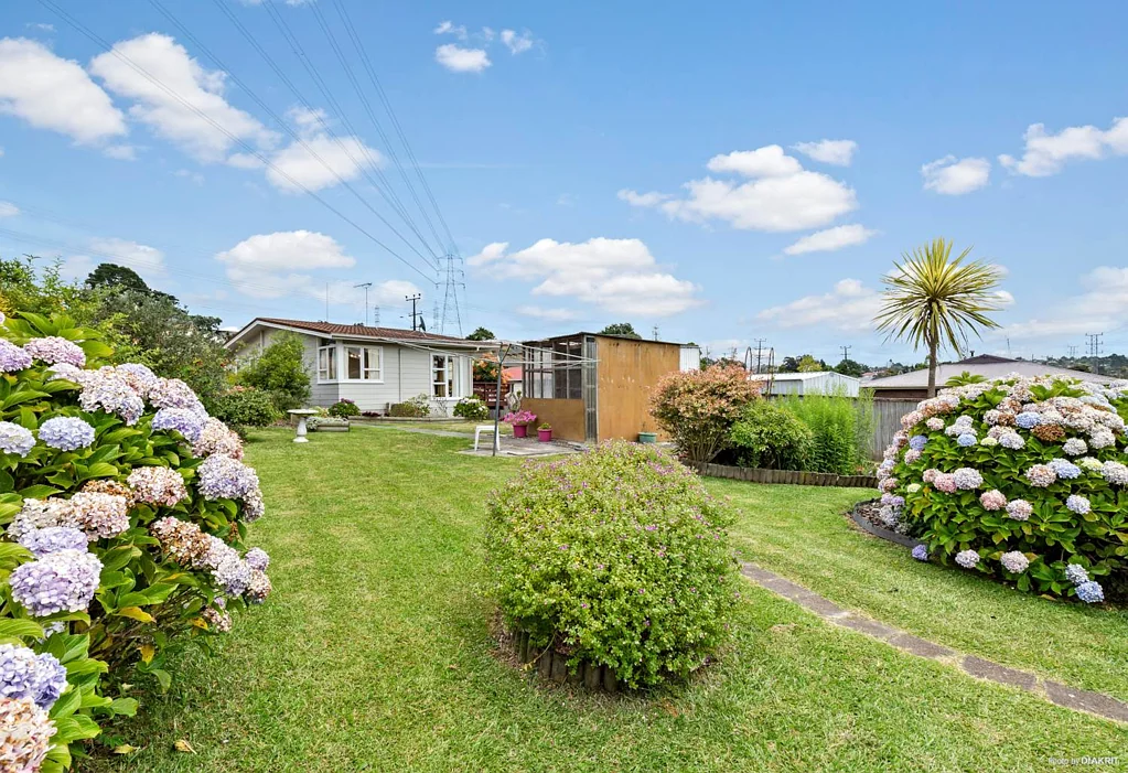 Massey 3房  911m² of Opportunity - Developers, Take Notice!