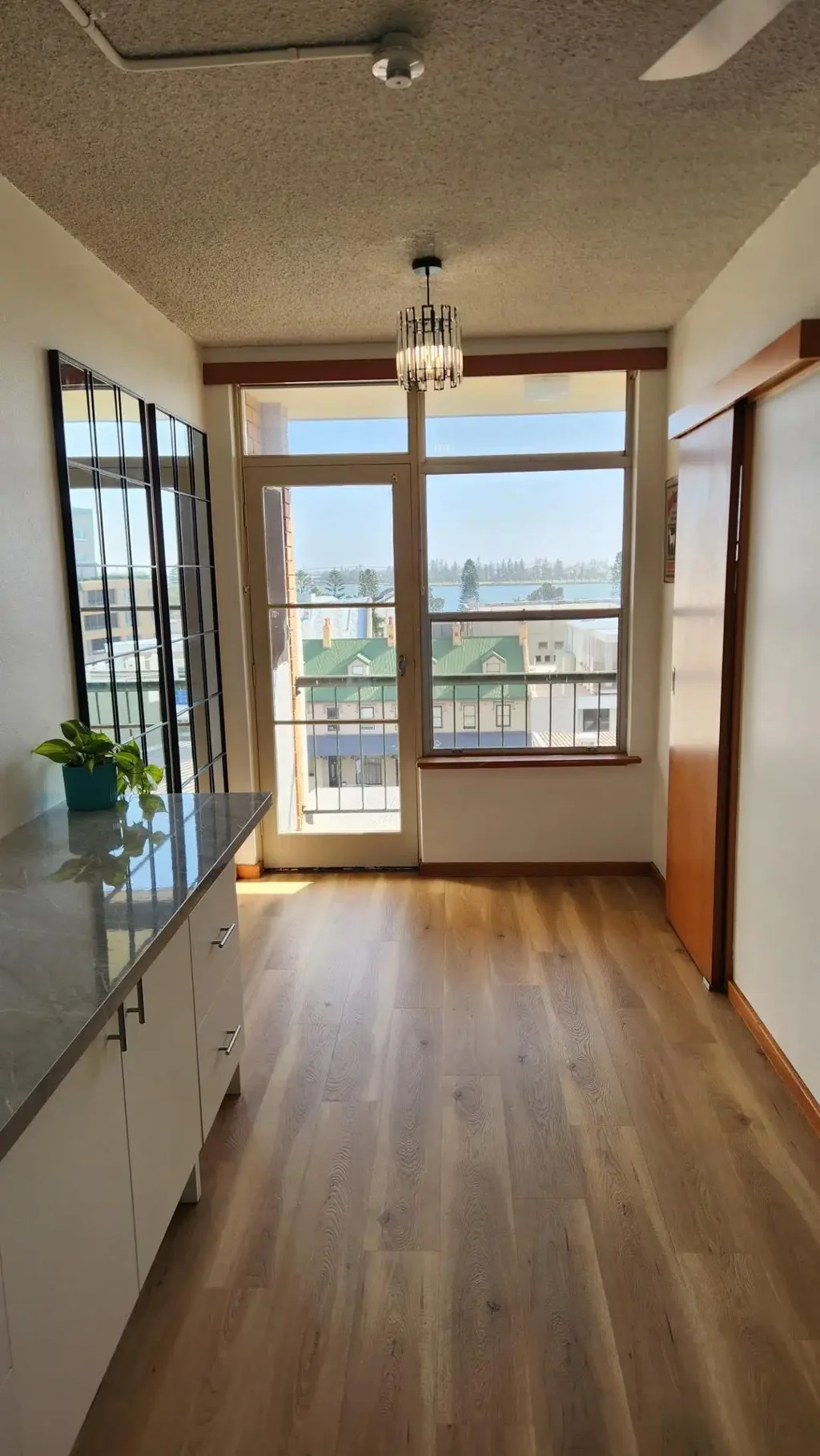 Stylish Top-Floor Studio Apartment with Stunning Newcastle Harbour Views