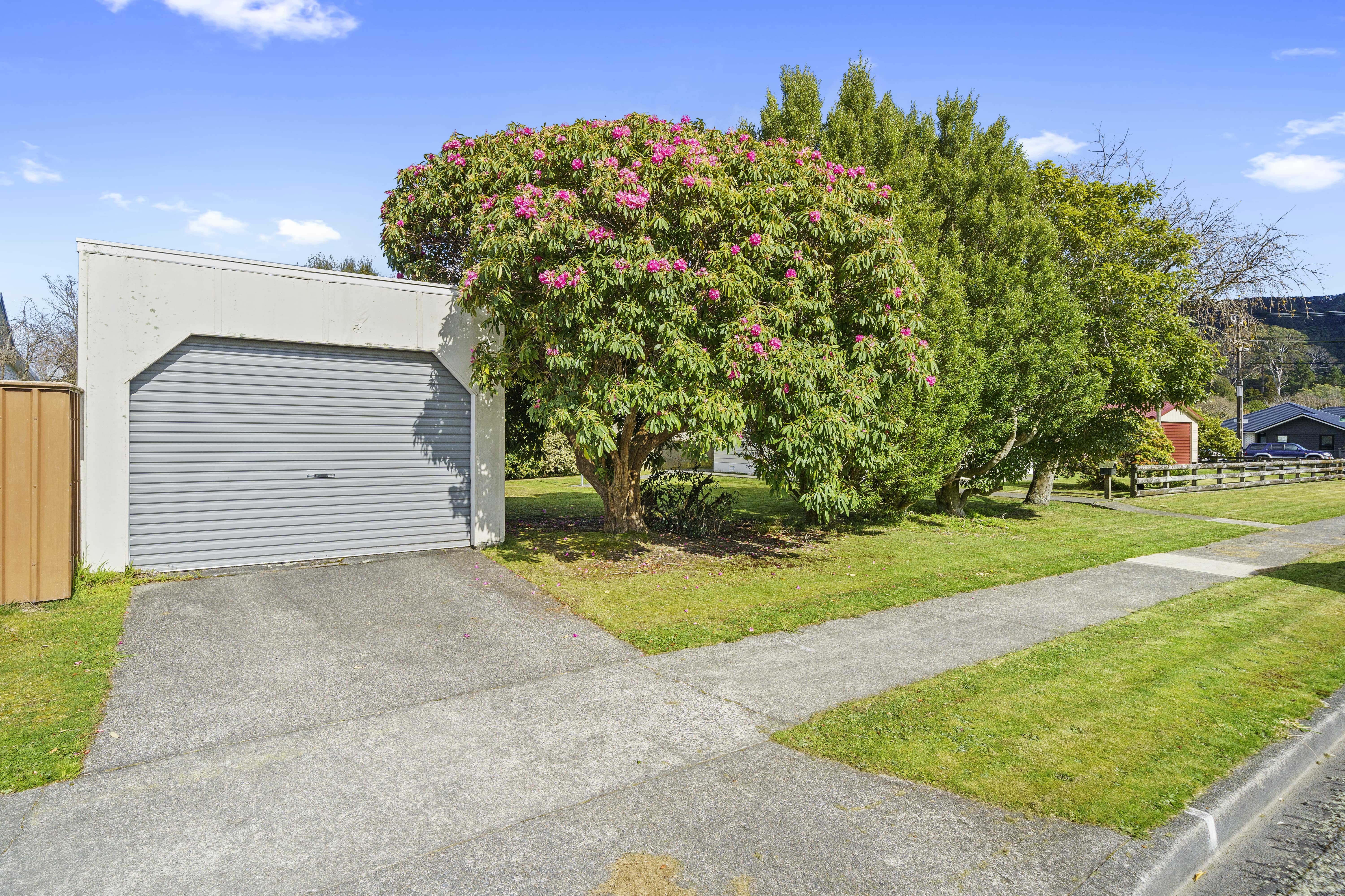 17 Faulke Avenue, Wainuiomata, Lower Hutt, 2 Bedrooms, 1 Bathrooms