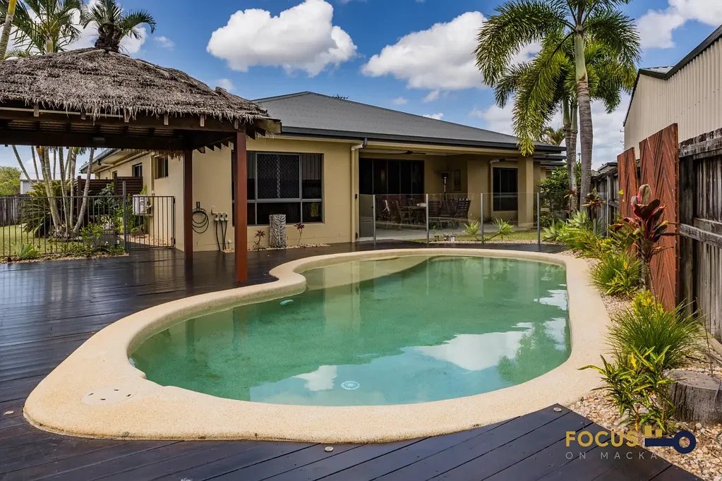 70 Gingham Street, Glenella, QLD 4740