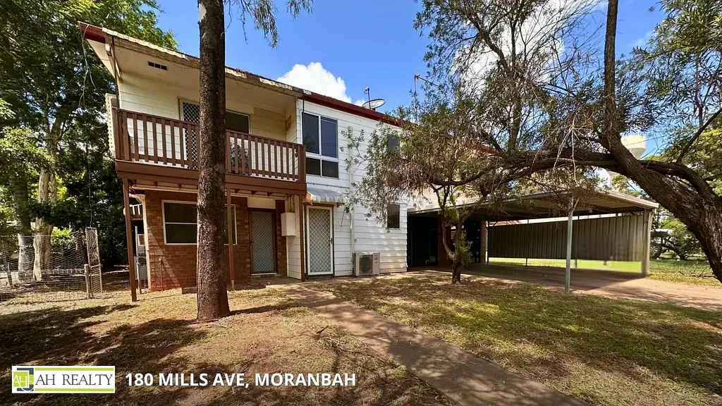 Moranbah 6房  SPACIOUS DUAL LIVING HOME OFFERING GOOD RENTAL RETURNS  6 BEDROOMS, 2 BATHROOMS!