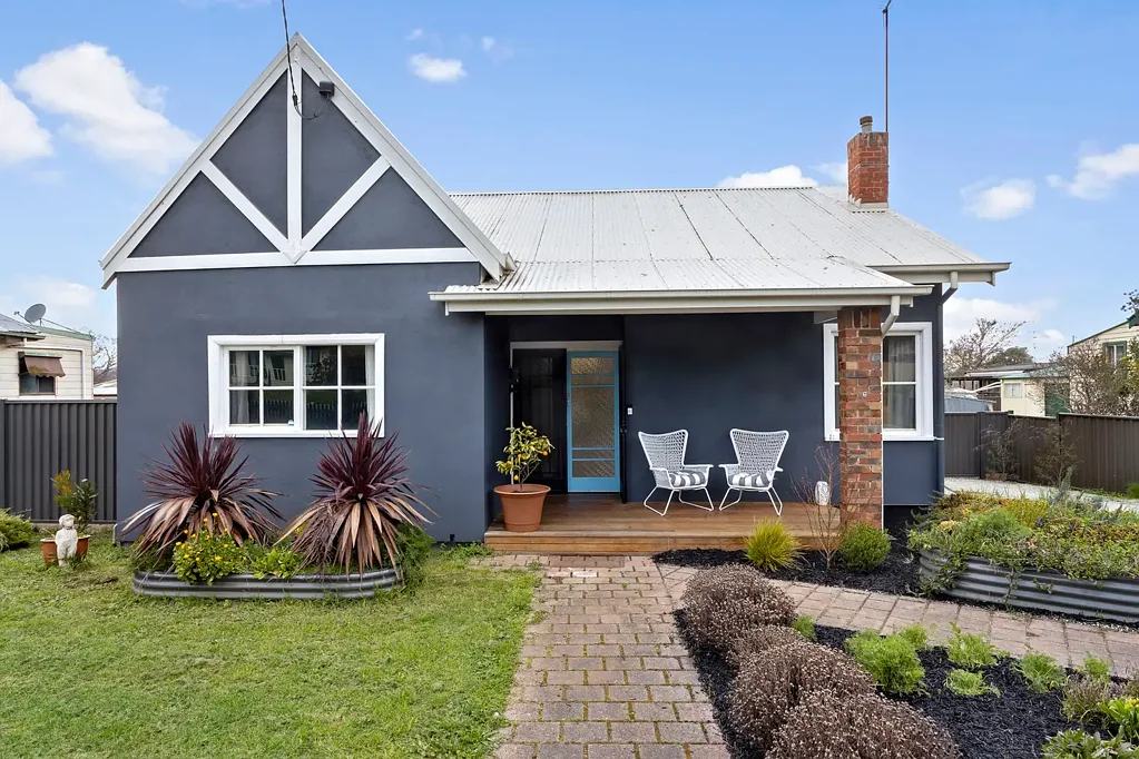 Freshly renovated, Prime Location !