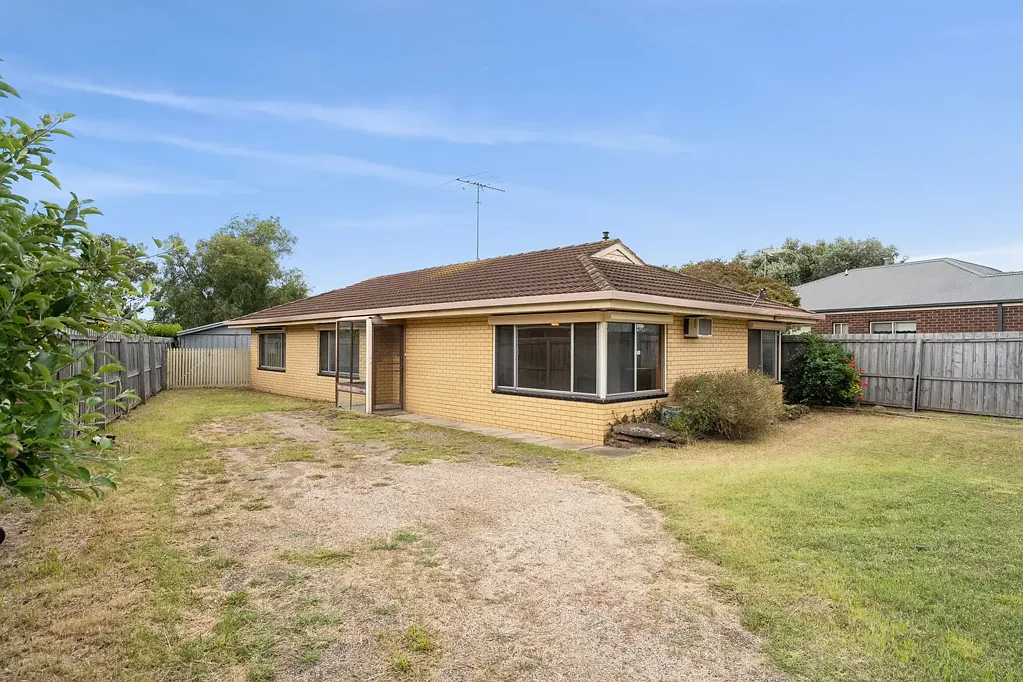 Lara 3 Slaapkamer Renovator's Dream in Prime Central Lara