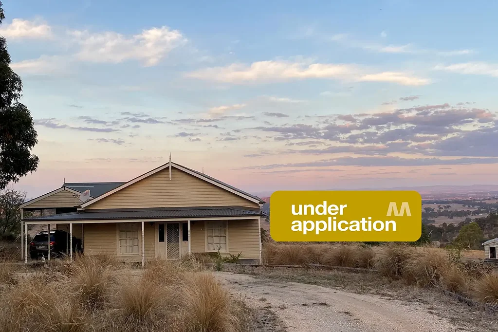 Panoramic Views and an Idyllic Country Lifestyle