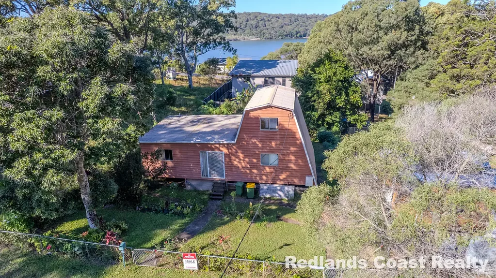 Russell Island 2ห้องนอน Barn-Style Cottage Ready for Revival