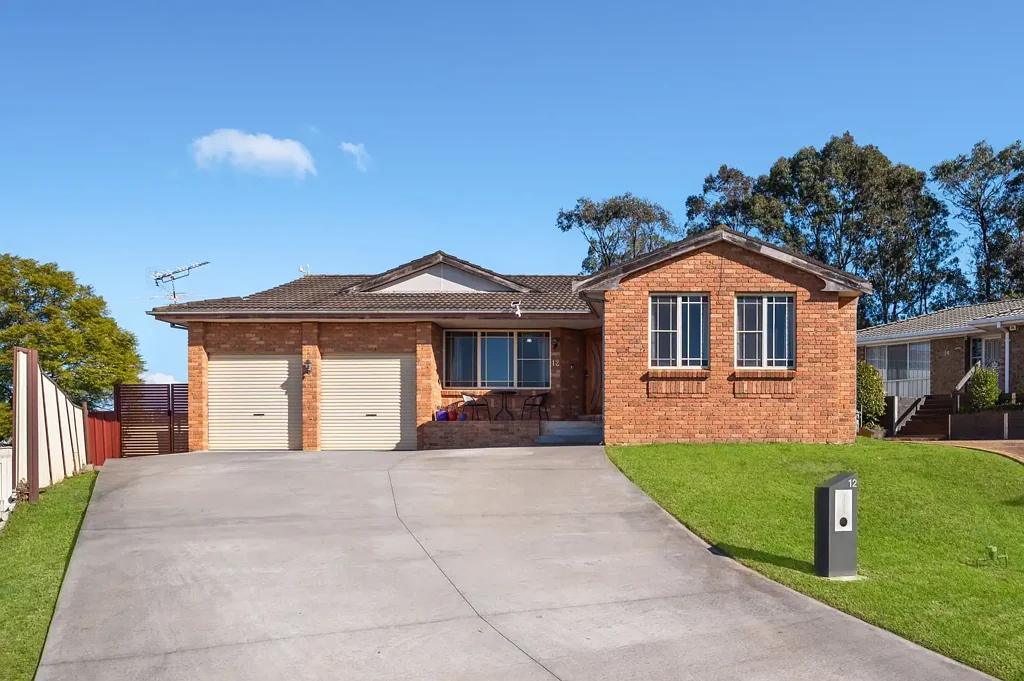 12 Balthasar Close, Rosemeadow, NSW 2560