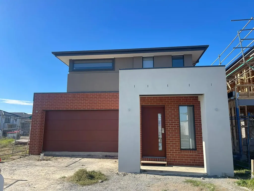 Stylish Family Home in the Prestigious Minta Estate!
