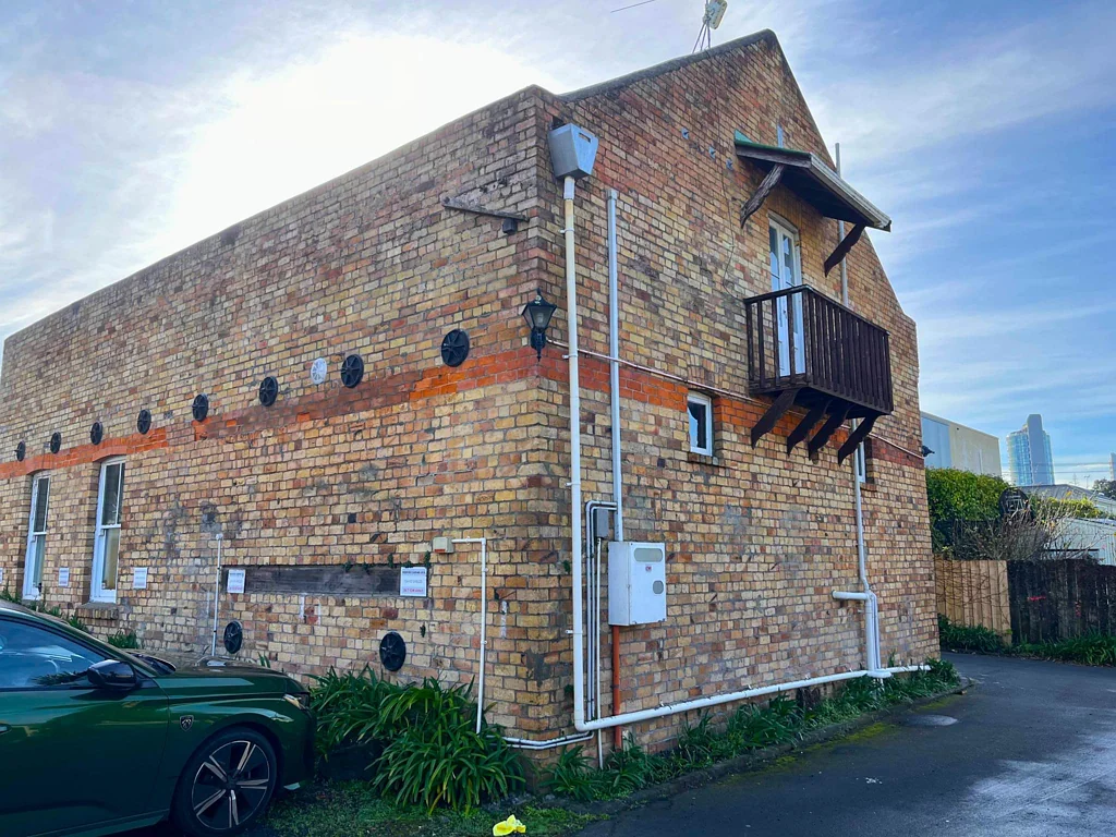 Herne Bay STANDALONE CHARACTER WITH NINE CAR PARKS