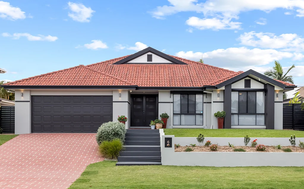 6 VILLANOVA AVENUE, Oxenford, QLD 4210
