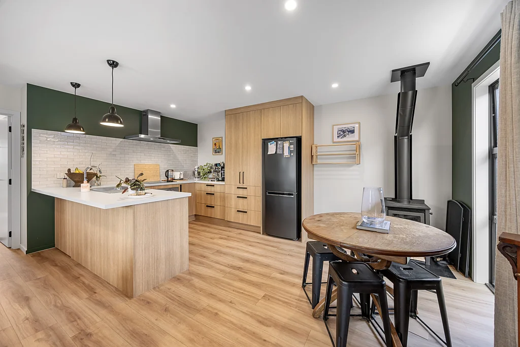 Lake Hawea 3房  Stylish First Home Living - Modern & Move In Ready