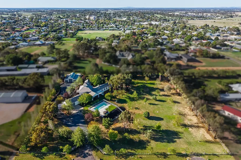 Rutherglen 4ਬੈੱਡਰੂਮ Grand Proportions, Exceptional Design and Lifestyle Appeal