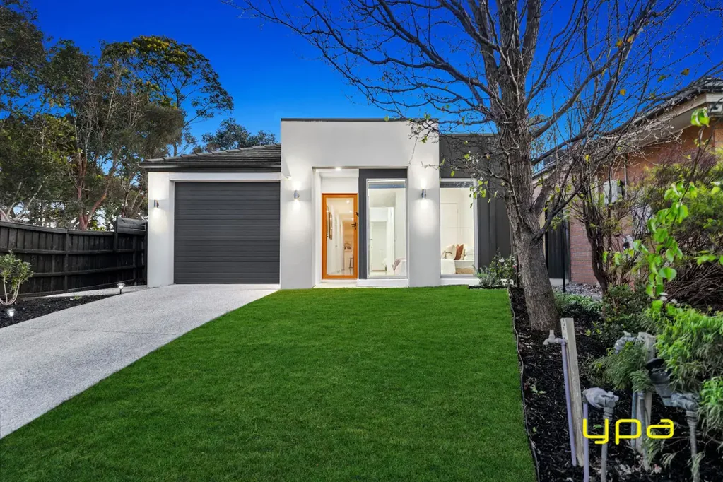 Cranbourne West 3Zimmer MOVE-IN READY WITH THE GOLF COURSE AT YOUR BACK DOOR