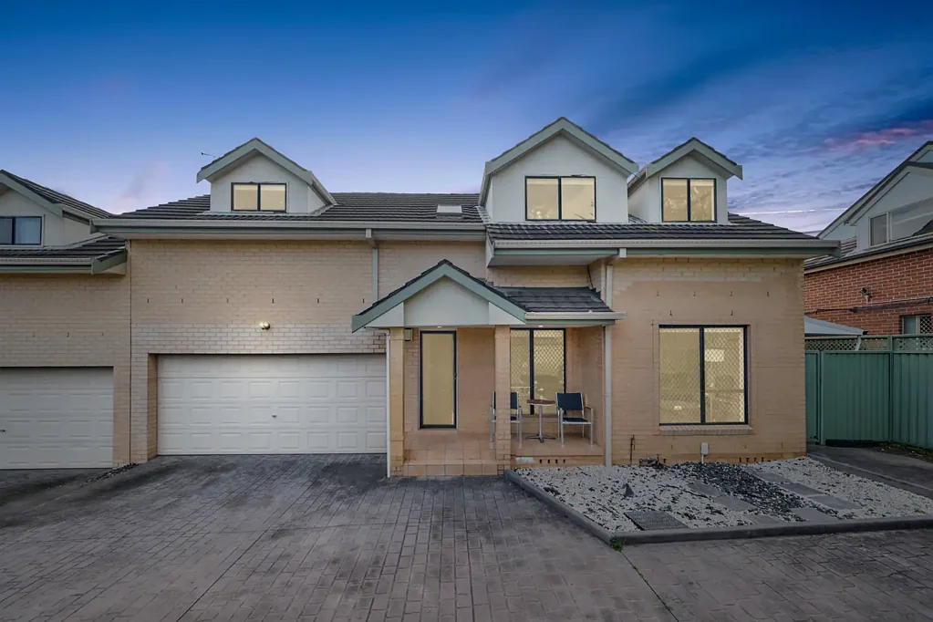 Bass Hill 3房 现代奢华与极致便利兼备，迷人三卧室联排别墅 Modern Luxury Meets Ultimate Convenience, Stunning 3 Bedroom Townhouse