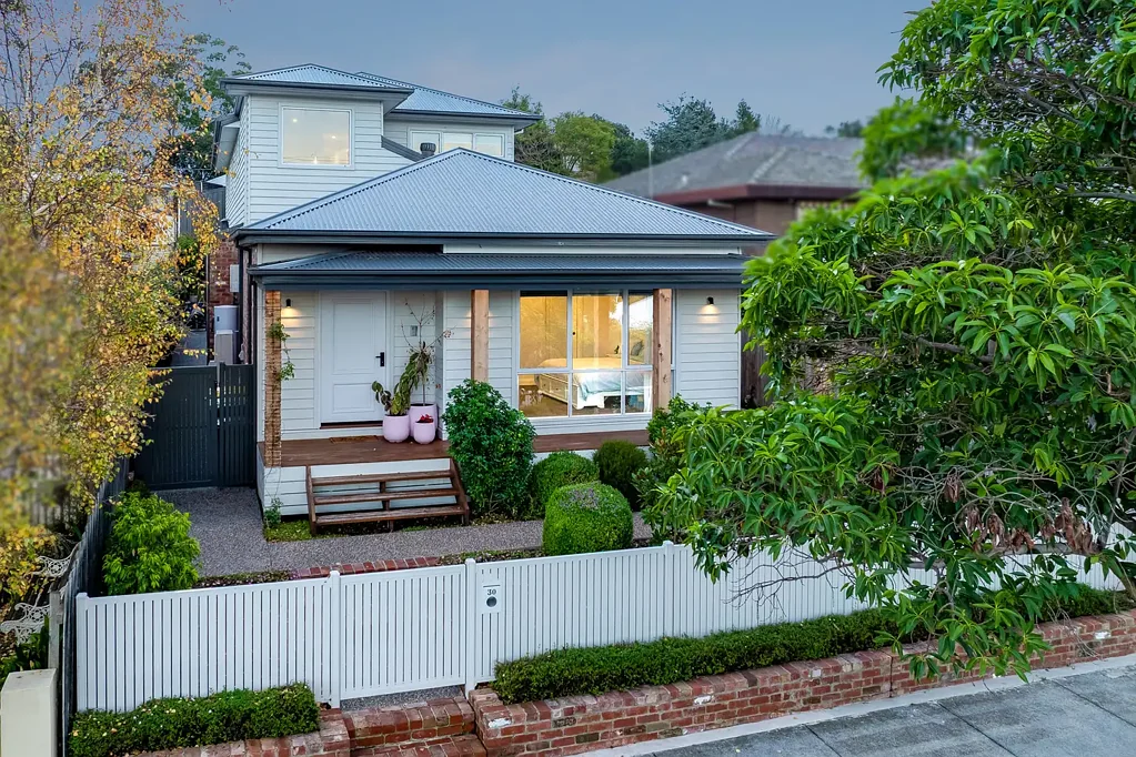 Belmont 4房  Architectural Brilliance Meets Industrial Chic