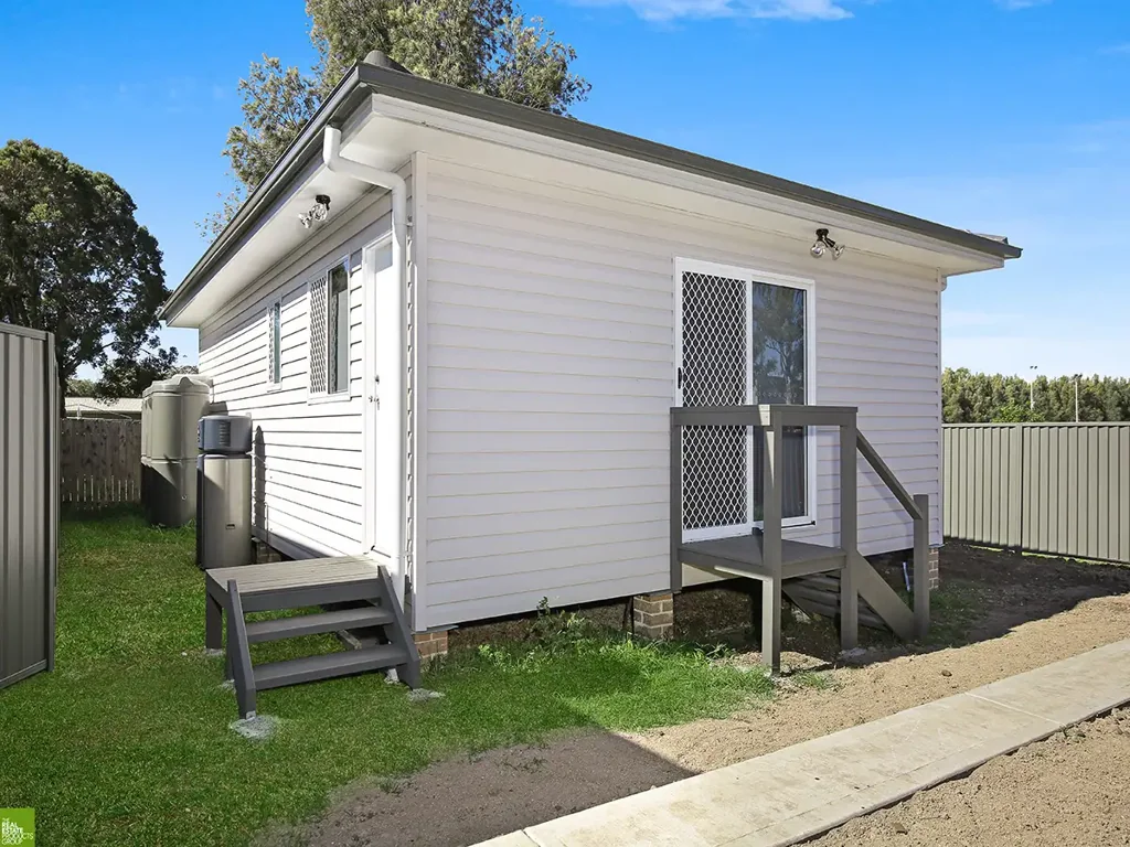 Stylish 2 Bedroom Granny Flat - WATER USAGE INCLUDED