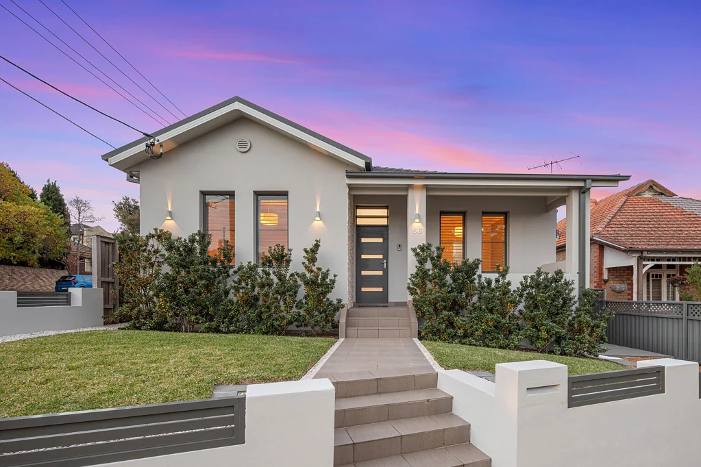 Carlton 3બેડરૂમ Beautifully Renovated Full Brick Character Home in Central Location