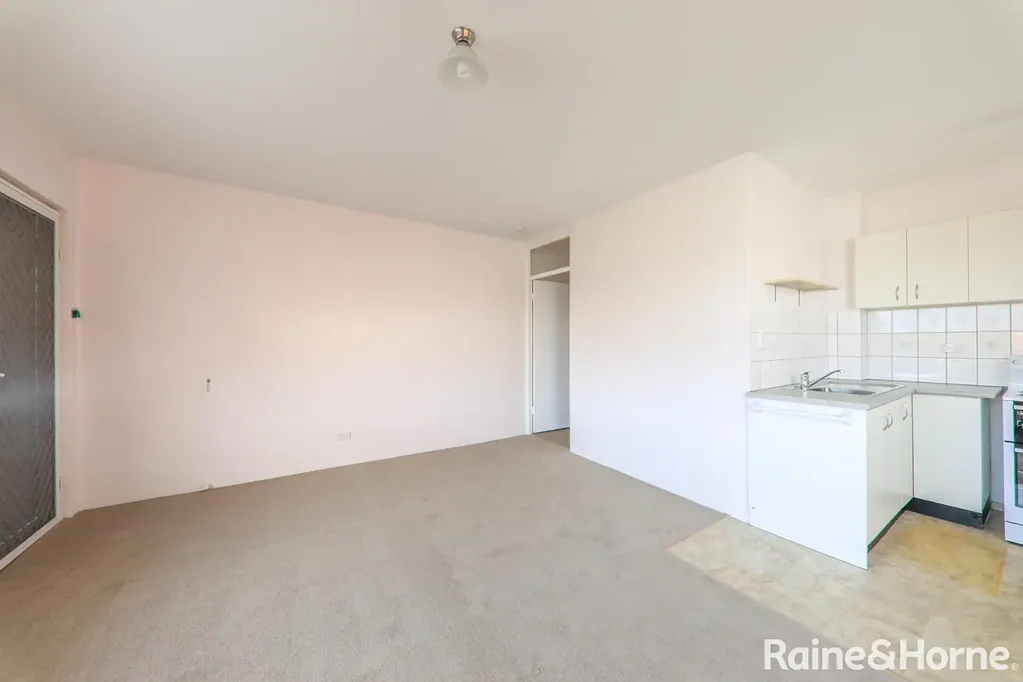 Coastal Convenience Just 200 Metres from Maroubra Beach