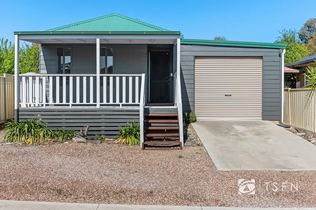 FULLY FURNISHED 3 Bedrooms - 10 MINS TO BENDIGO HOSPITAL
