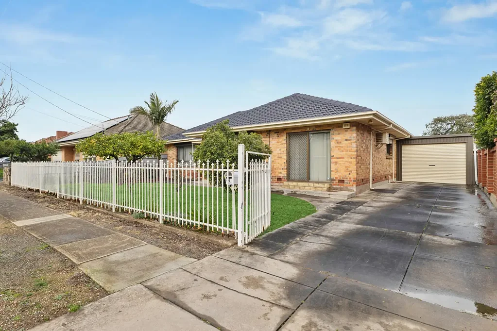 Campbelltown 3غرفة نوم Irresistible Charming Solid Brick Home