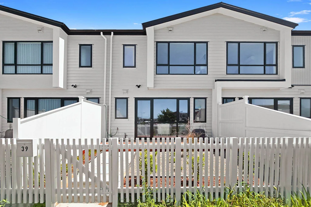 Hobsonville 3房  Brand New & Freehold Family Home