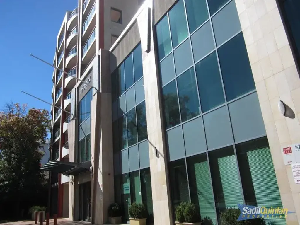 85m2 FULLY FURNISHED UNIT - POOL - GYM - PERFECT LOCATION!