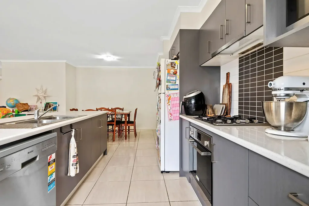 Generous 4bd Family Home in Brightwater Estate
