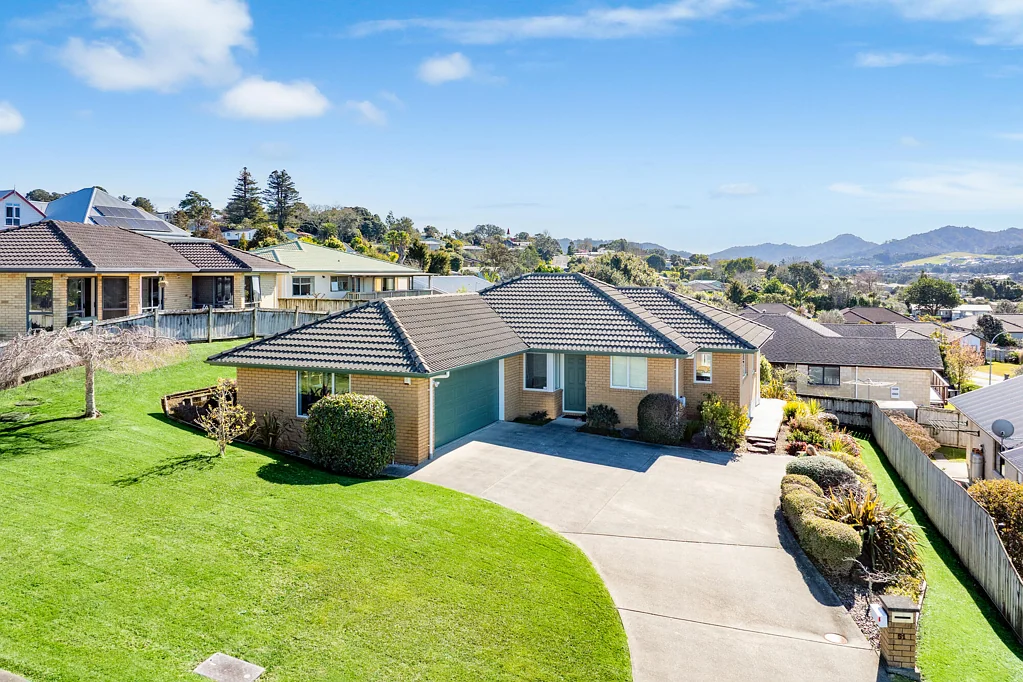 Warkworth 3 Bedroom Views, sunshine and everyday comfort