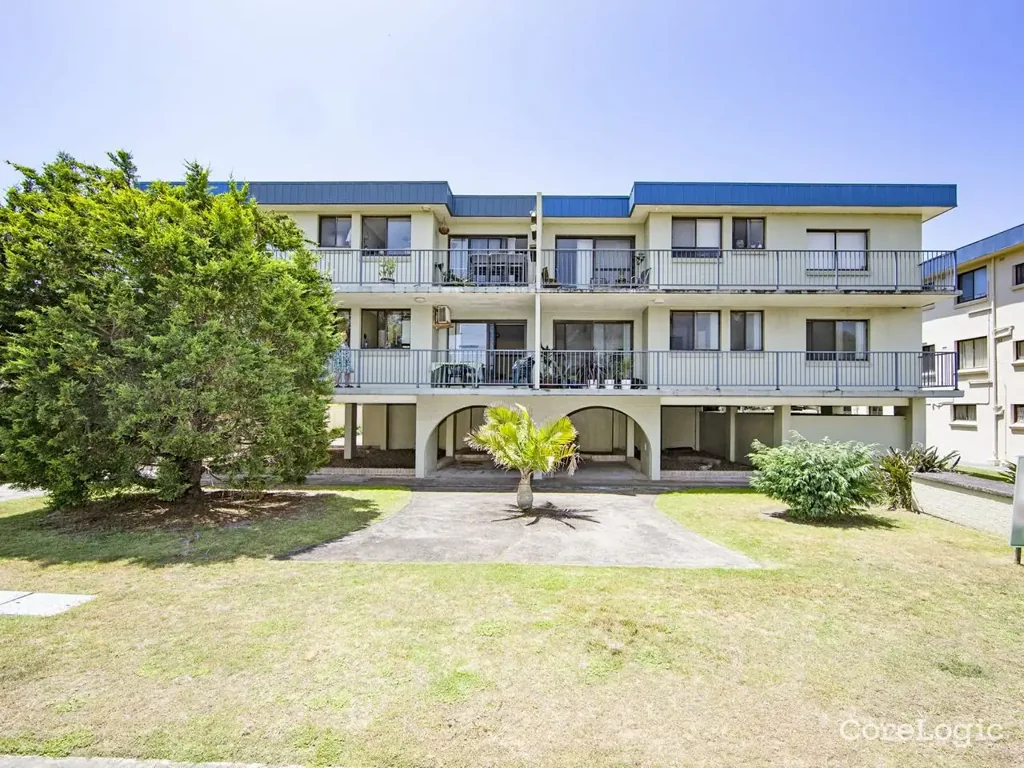 Coastal Living – 2 Bedroom Unit Moments from North Shelly Beach