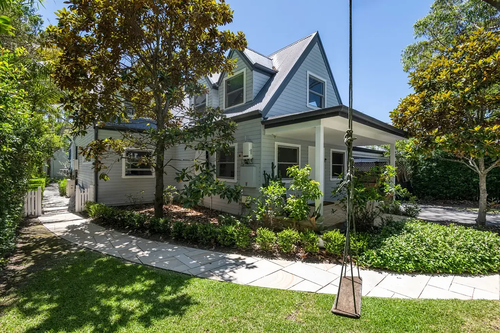 Avalon Beach 5房 海滨瑰宝 892㎡朝北平地 原版小屋与现代设计融合 阳光充足 四卧带套间主卧 独立花园工作室 泳道泳池 无缝室内外流动 Private Family Oasis, Pool, Separate Studio, Steps to the Village