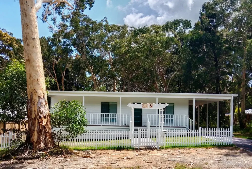 Modern Island Home on Macleay Island!
