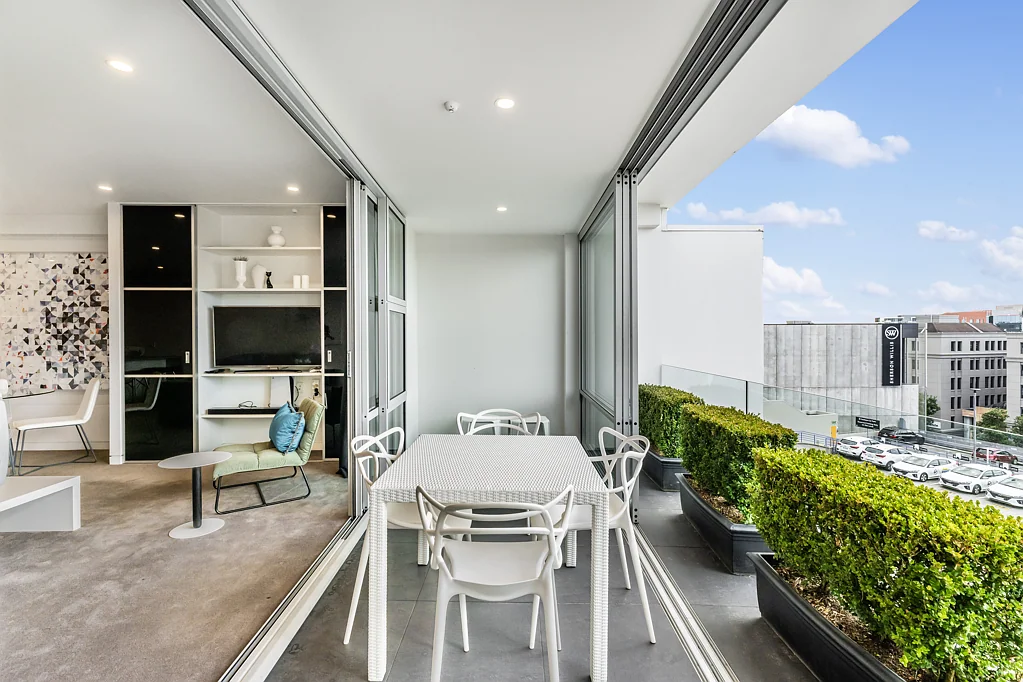 Auckland Central 2ਬੈੱਡਰੂਮ Exceptional value in central location - $1,095,000