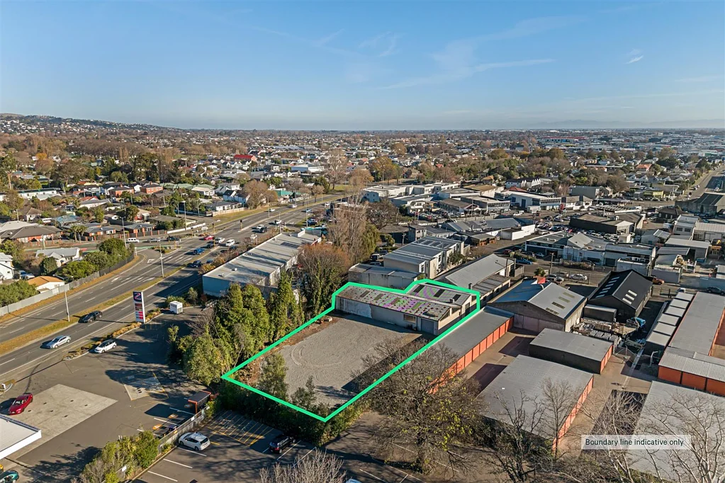 Waltham Warehouse with large yard close to CBD