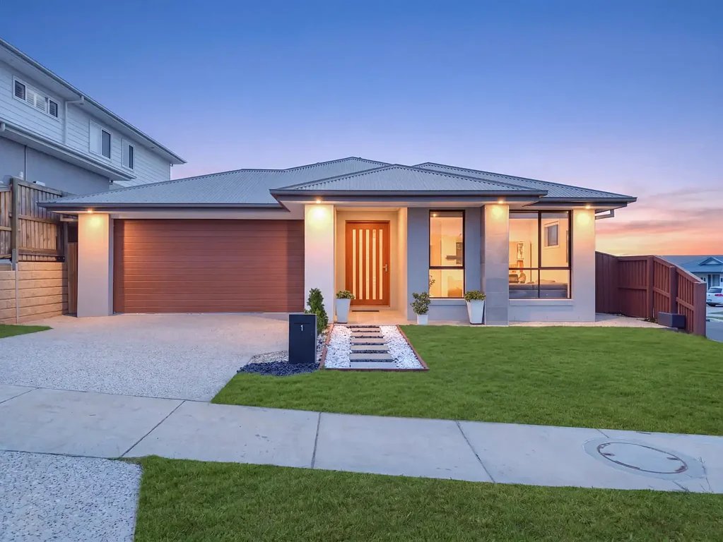 White Rock 4房 现代家庭生活 | 高级装修 & 12kW太阳能 Modern Family Living | Premium Finishes & 12kW Solar