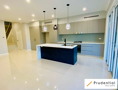693A Henry Lawson Drive, East Hills, South Western Suburbs, 4 phòng ngủ, 2 phòng tắm, House