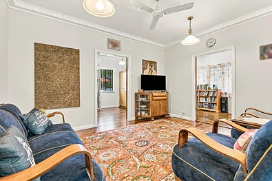 客厅 - 8 East Street, Howard, QLD 4659
