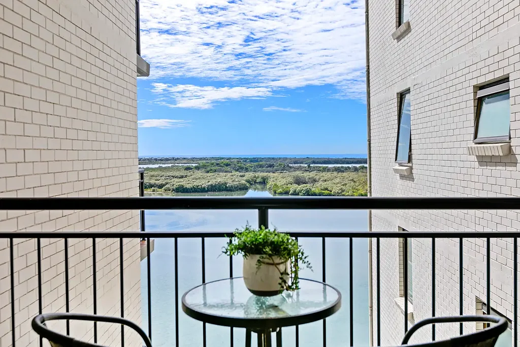 Maroochydore 2 Bedroom Fully Renovated Riverfront Apartment