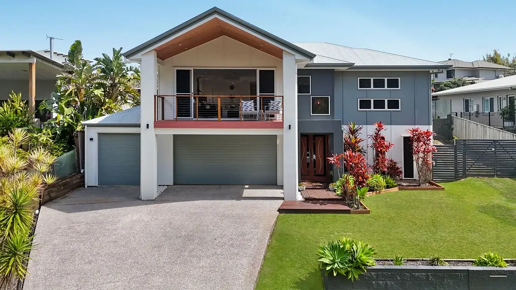 Mount Cotton 5房  带有令人惊叹的无边泳池的宏伟建筑家族住宅！ Grand Architectural Family Home with Stunning Infinity Edge Pool!