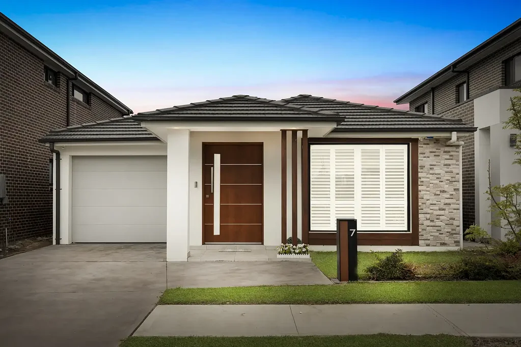 Schofields 4chambre A Place to Call Home - Space, Convenience & Lifestyle!