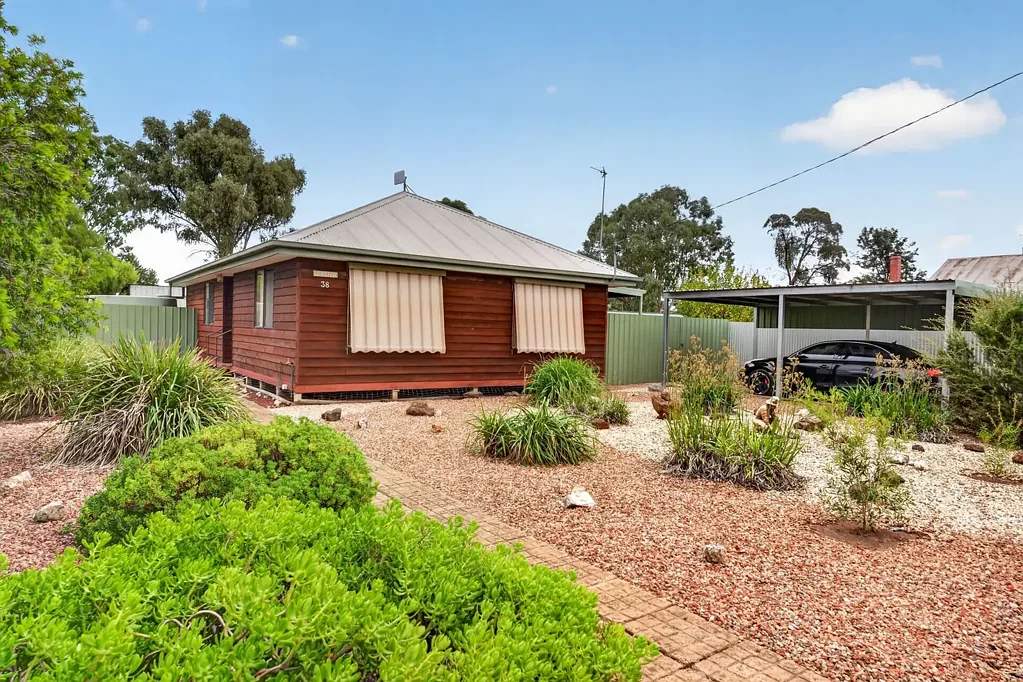 Inglewood 2房  Spacious Retreat with Large Shed & Alfresco Access