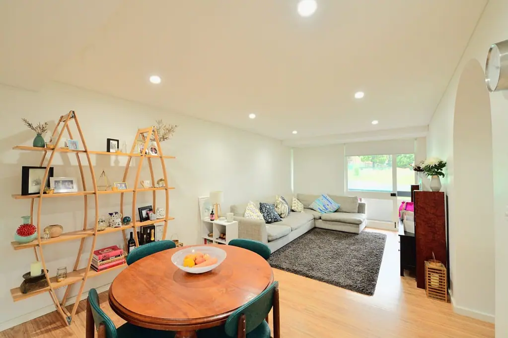 Lane Cove 2બેડરૂમ A brilliant start with full brick quality and footsteps to rapid City buses